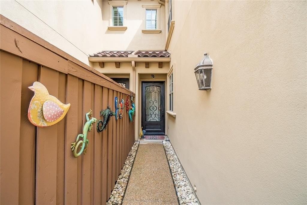 14745 Stanford Ct - Photo 3 of 24