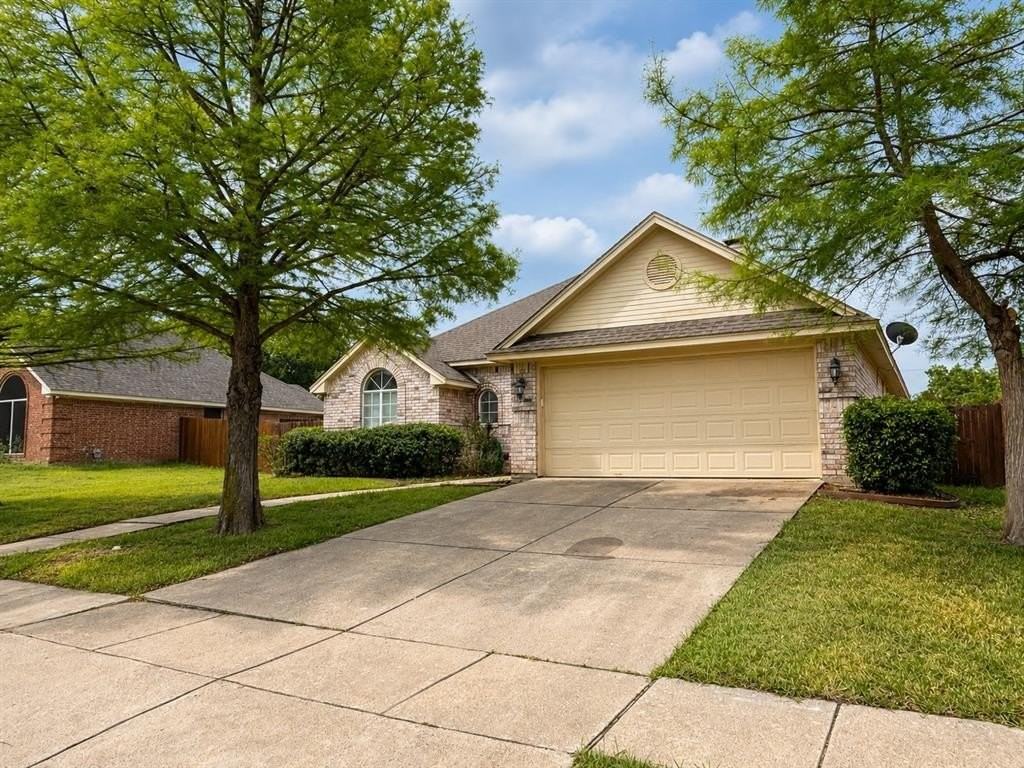 1806 Sand Stone Dr - Photo 2 of 13