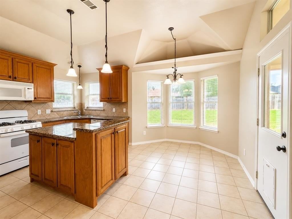 1806 Sand Stone Dr - Photo 5 of 13