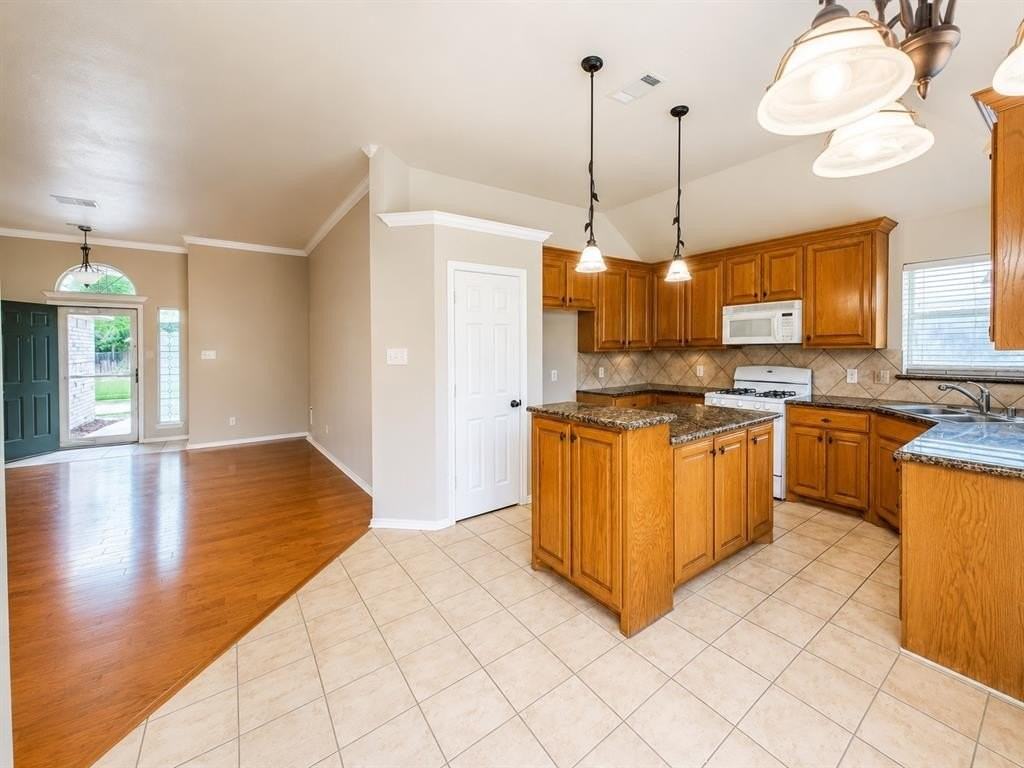 1806 Sand Stone Dr - Photo 6 of 13