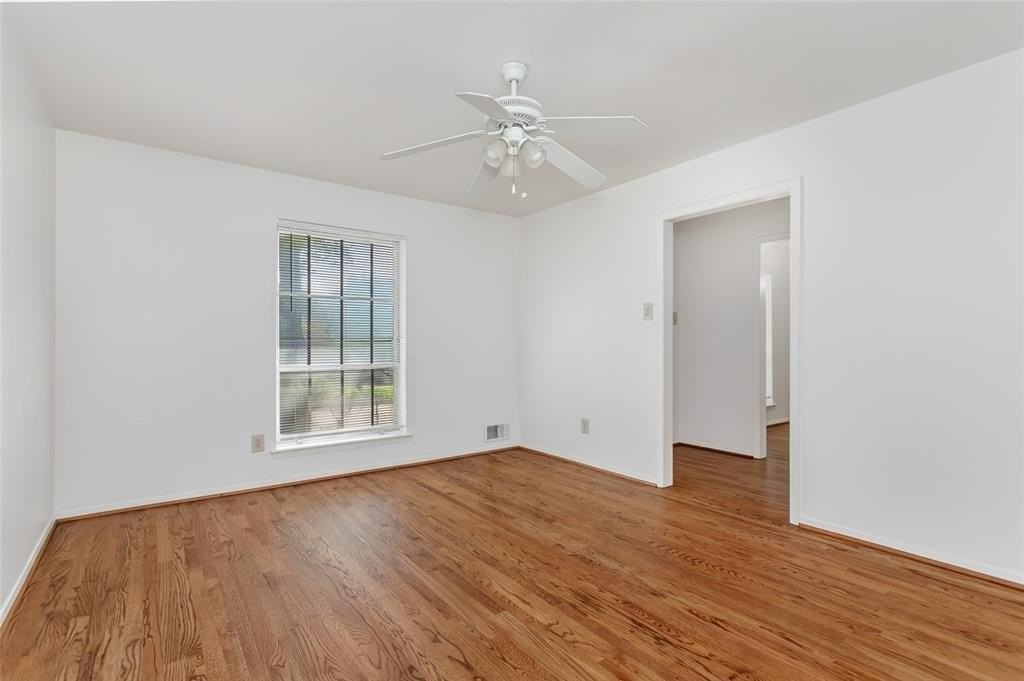 7505 Brentcove Cir - Photo 3 of 36