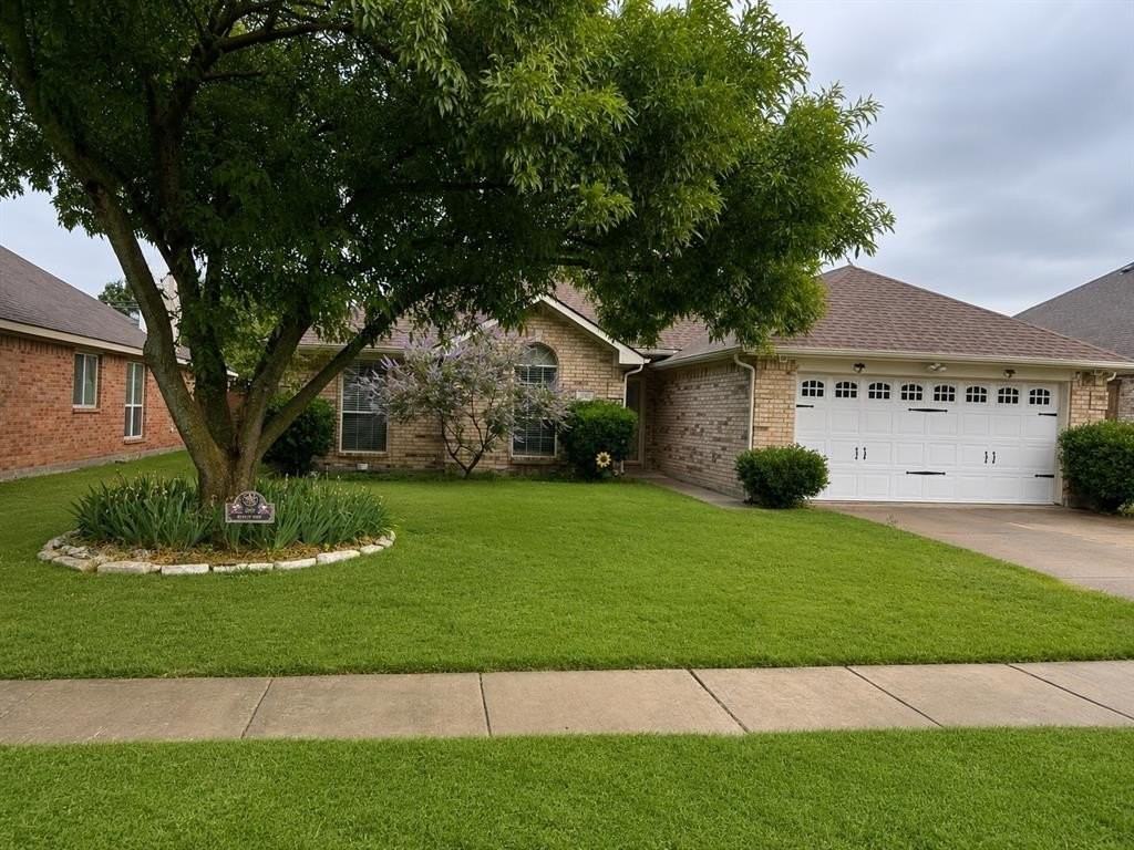 208 Orchard Trl - Photo 2 of 13