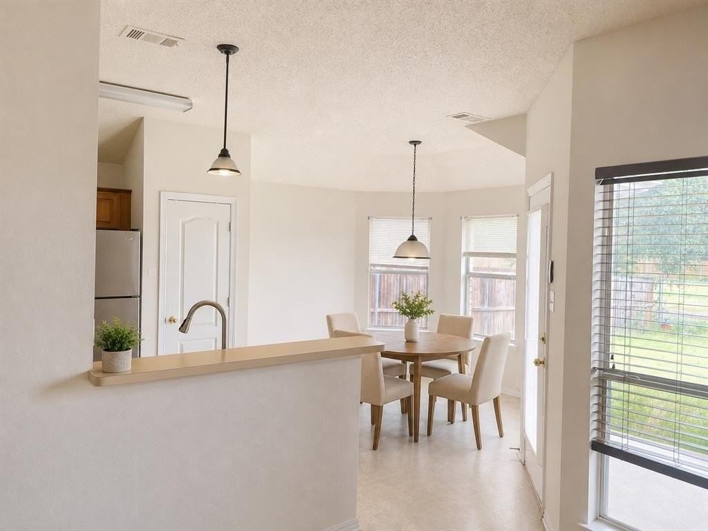 208 Orchard Trl - Photo 4 of 13
