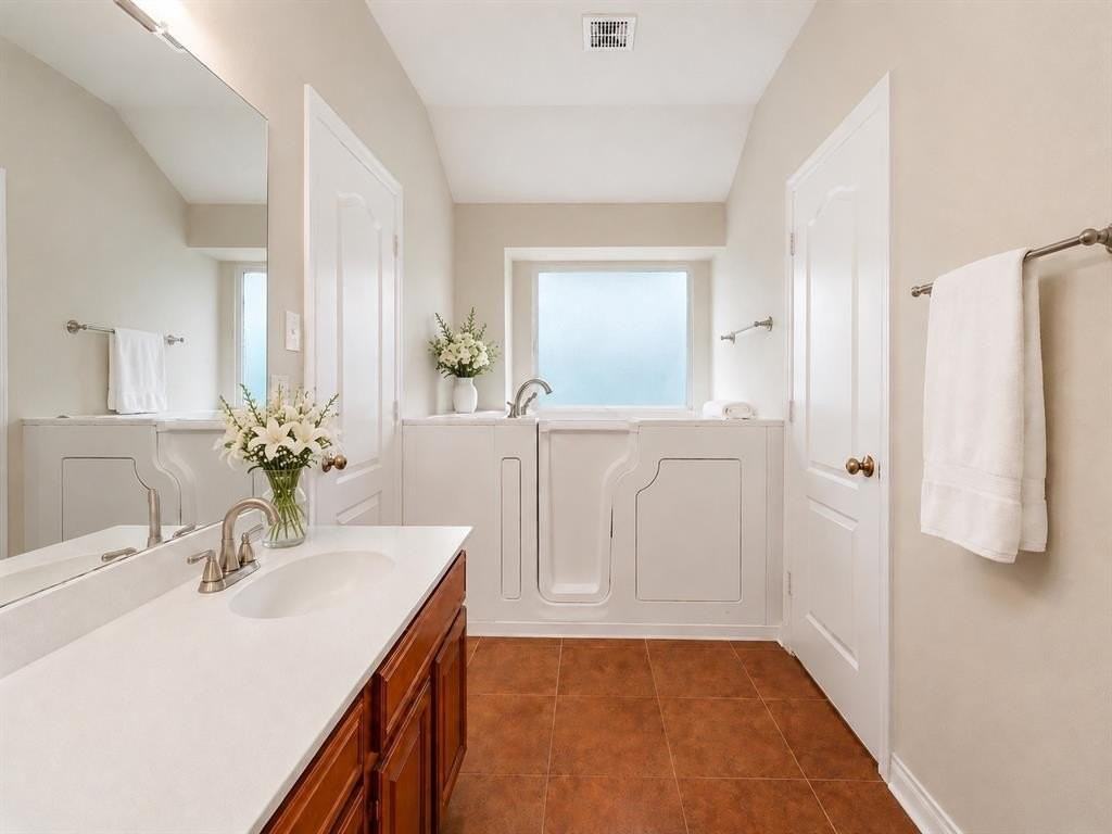 208 Orchard Trl - Photo 7 of 13