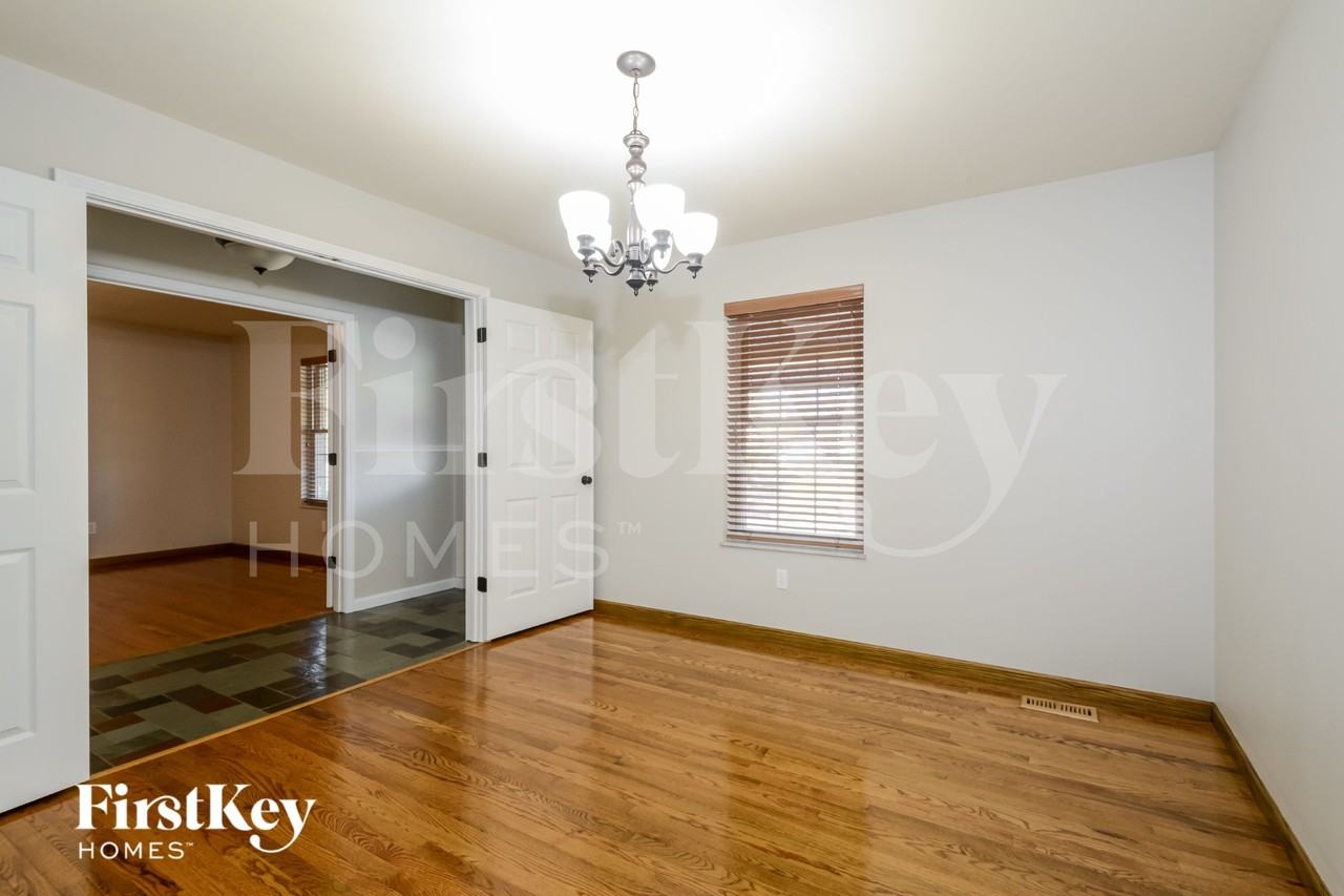 1530 Froesel Dr - Photo 4 of 15