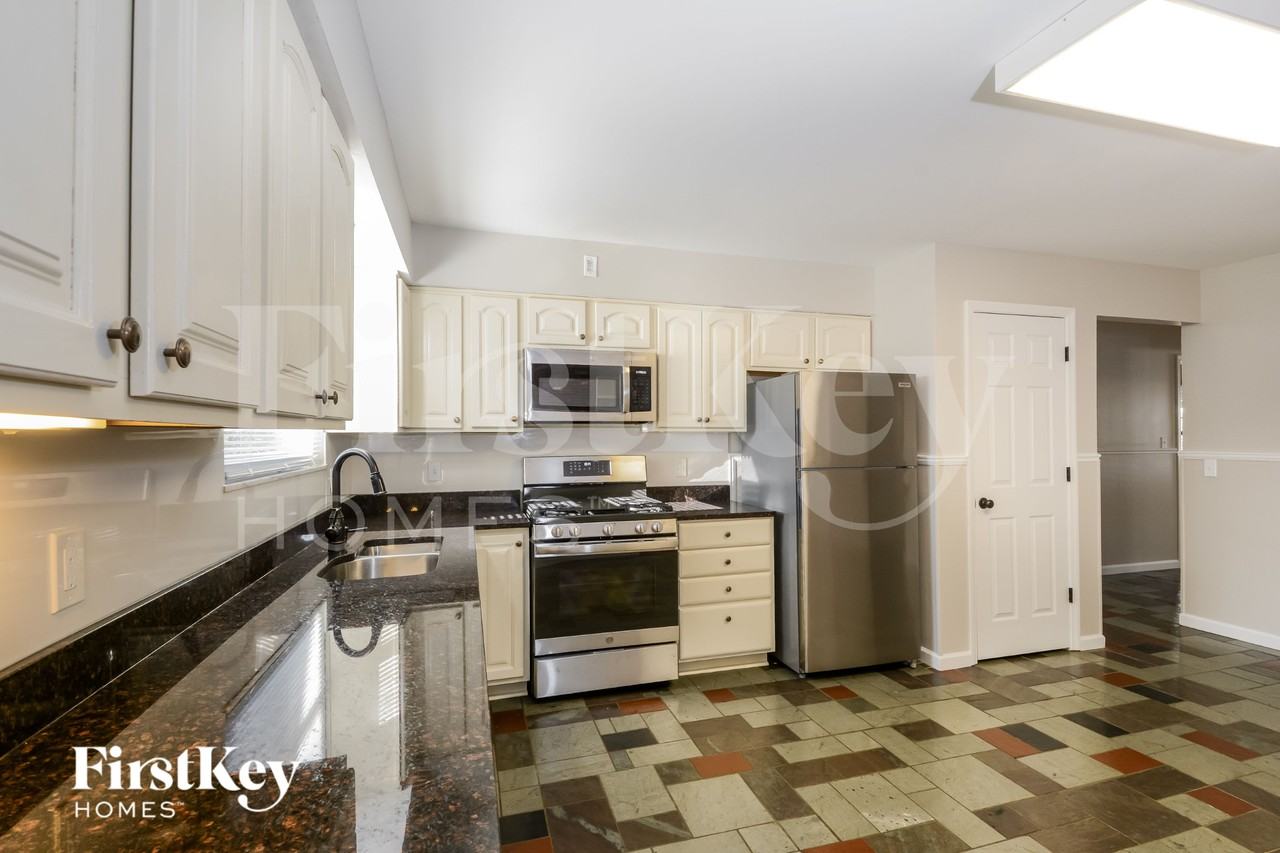 1530 Froesel Dr - Photo 7 of 15