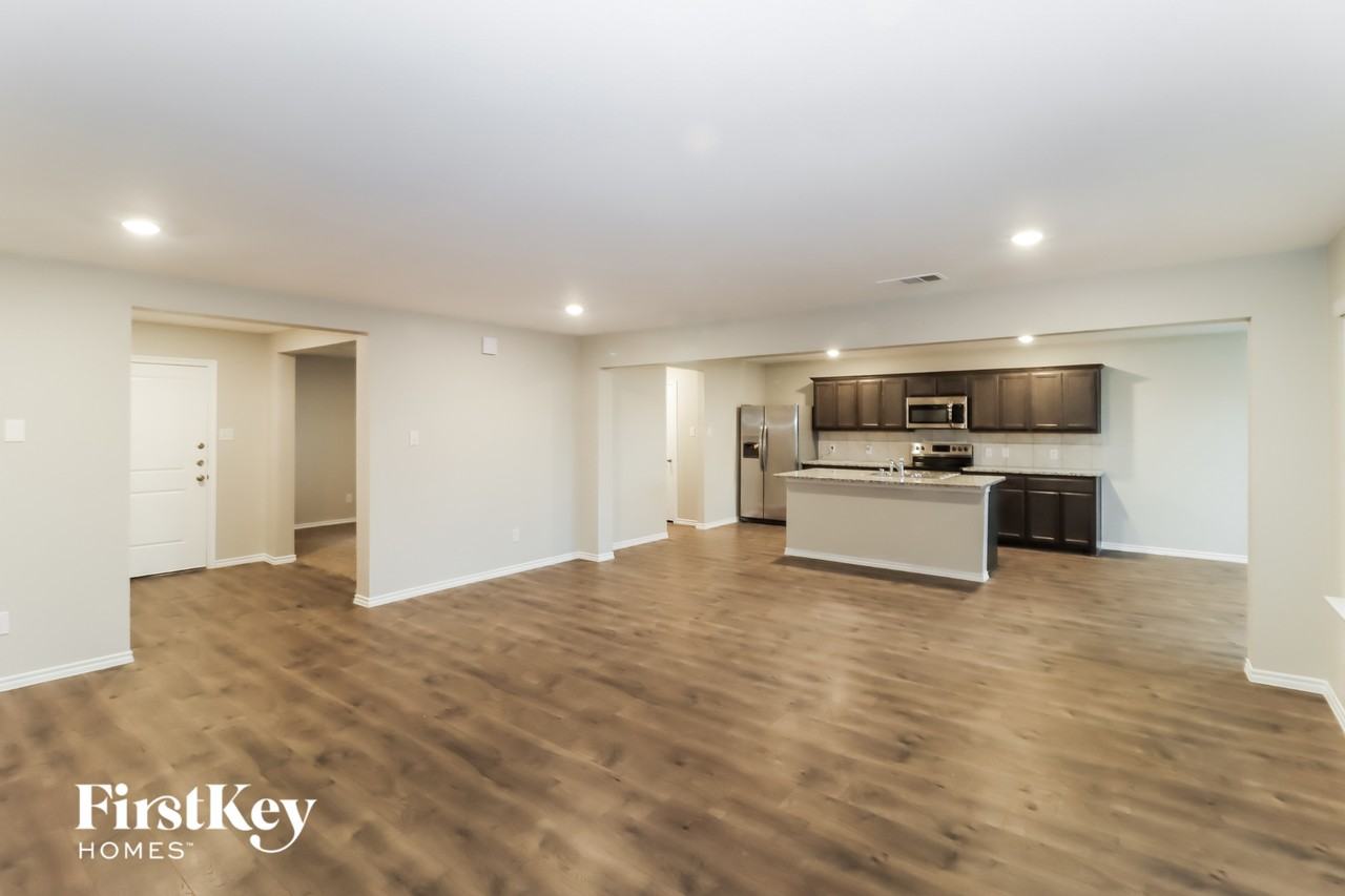 1539 Owen Way - Photo 4 of 15