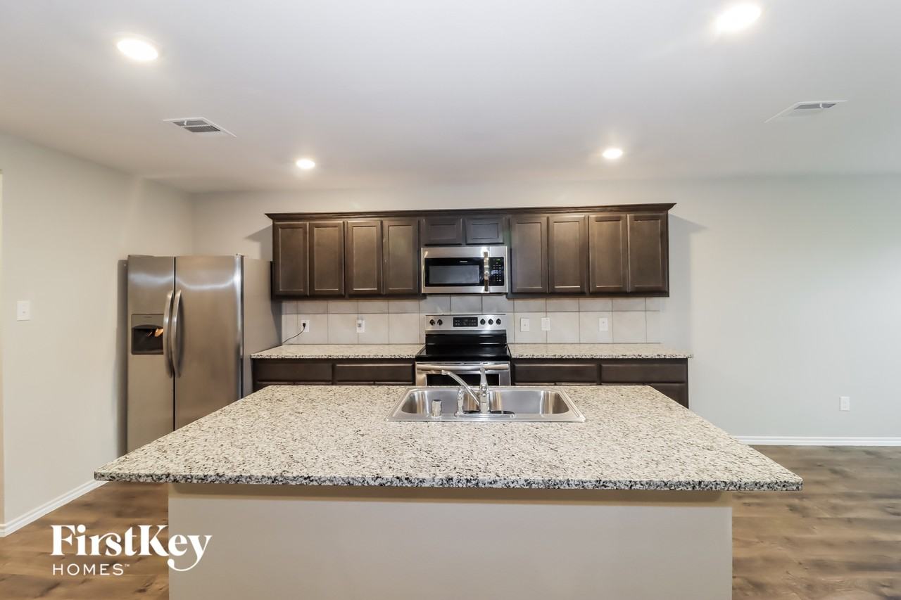 1539 Owen Way - Photo 5 of 15