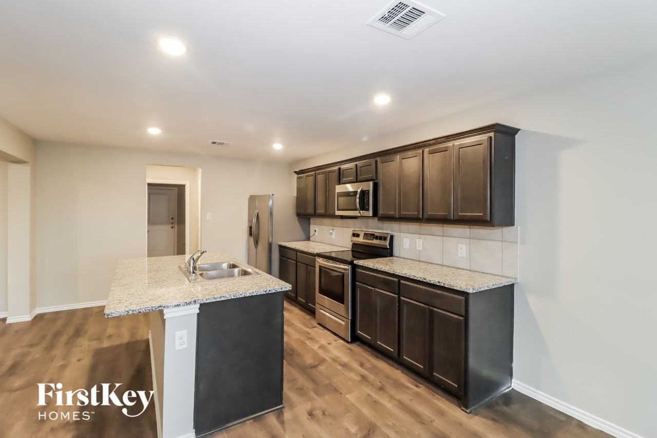 1539 Owen Way - Photo 6 of 15