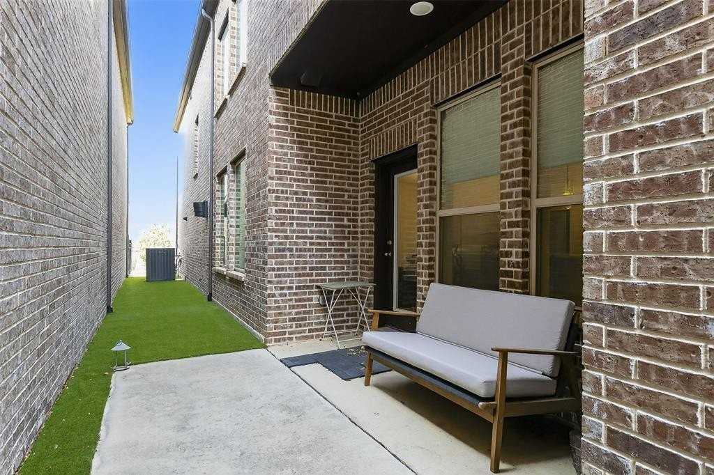 580 Courtyard Ln - Photo 6 of 36