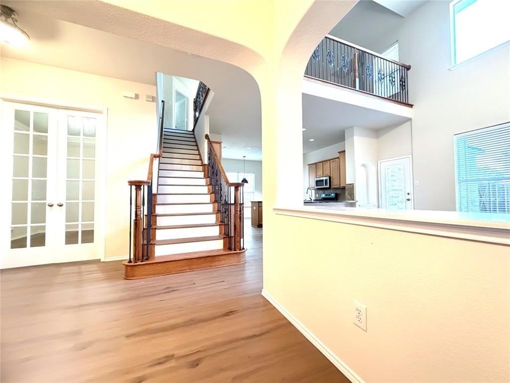 9200 Regal Oaks Dr - Photo 5 of 32