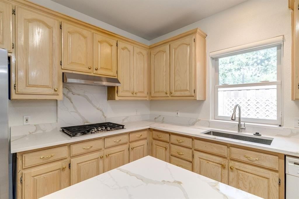 1131 Indy Ct - Photo 3 of 38
