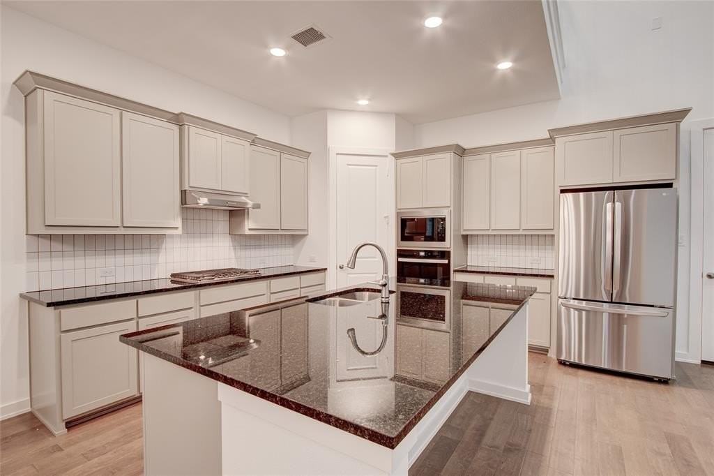 724 Kendall Ln - Photo 2 of 35