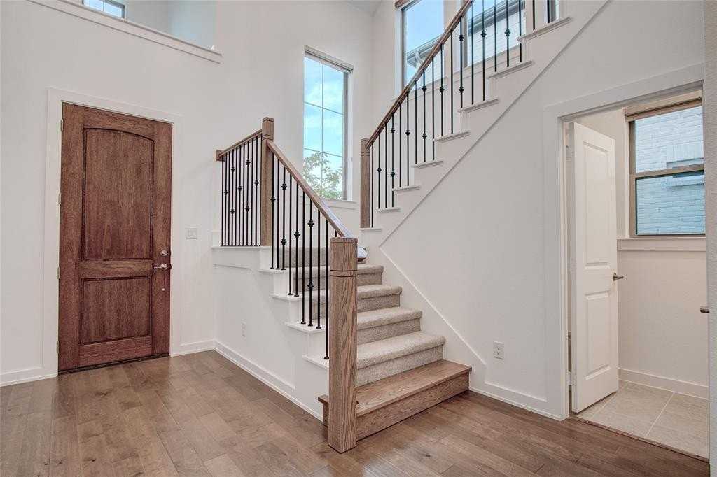 724 Kendall Ln - Photo 4 of 35