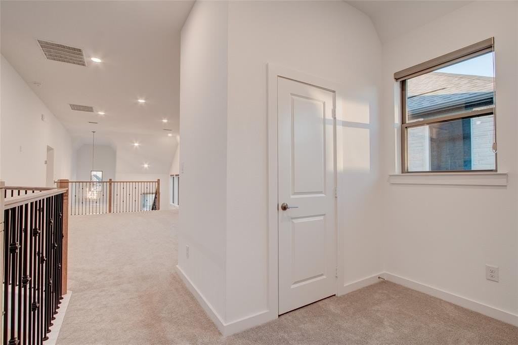 724 Kendall Ln - Photo 6 of 35