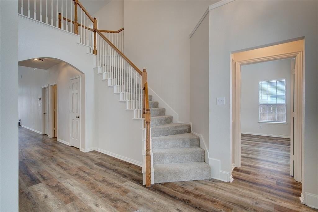 2917 Newport Dr - Photo 3 of 39