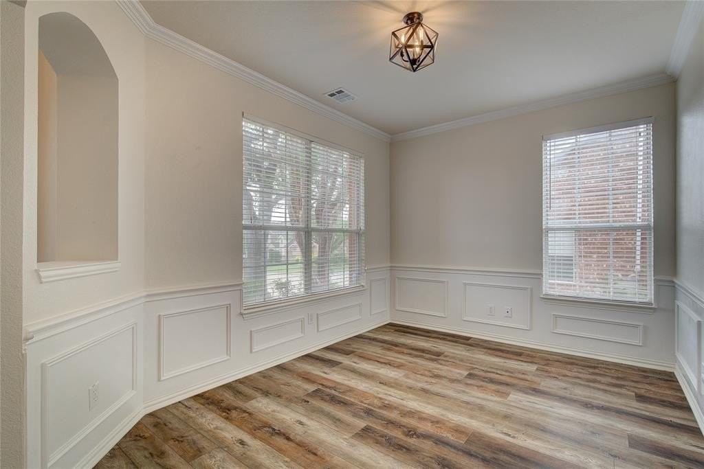 2917 Newport Dr - Photo 4 of 39