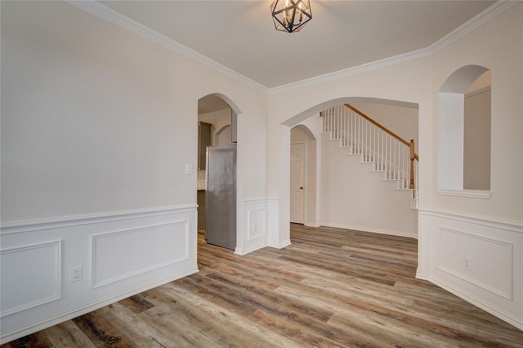 2917 Newport Dr - Photo 5 of 39