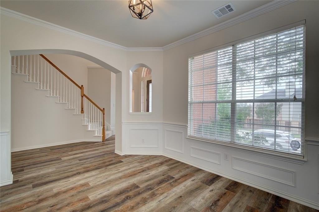 2917 Newport Dr - Photo 6 of 39