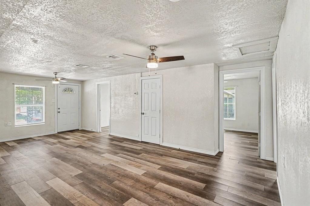 1321 34th St - Photo 5 of 25