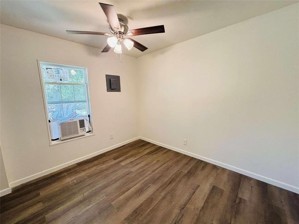 2762 Beverly Hills Dr - Photo 3 of 9