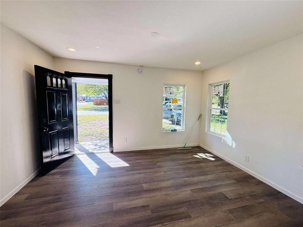 2762 Beverly Hills Dr - Photo 7 of 9