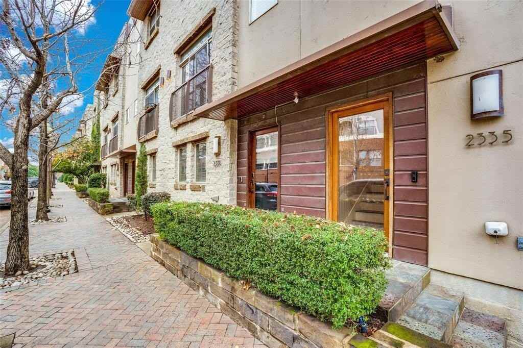 2335 Clark St - Photo 2 of 10