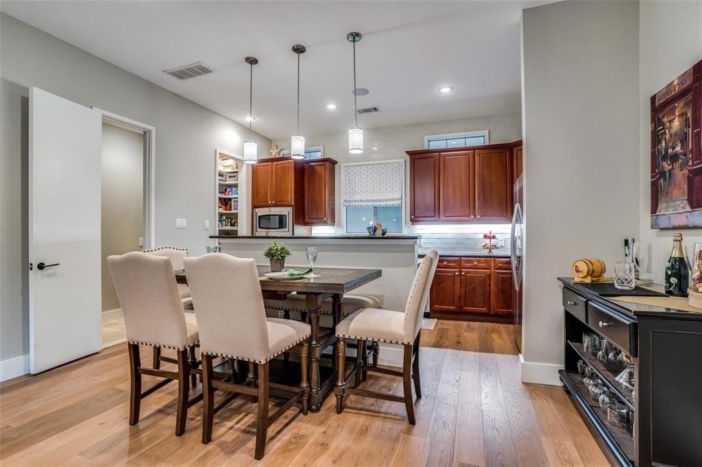 2335 Clark St - Photo 3 of 10
