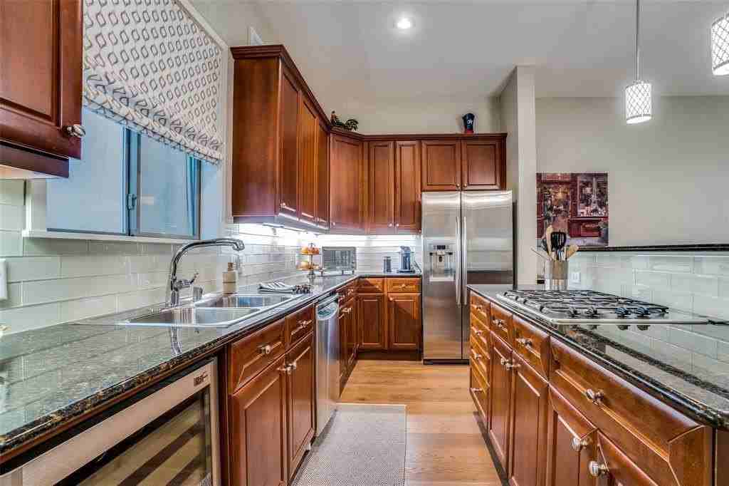 2335 Clark St - Photo 6 of 10