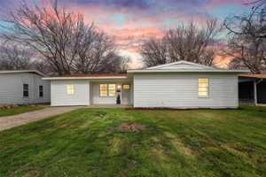 featured image of 5832 Tracyne Dr