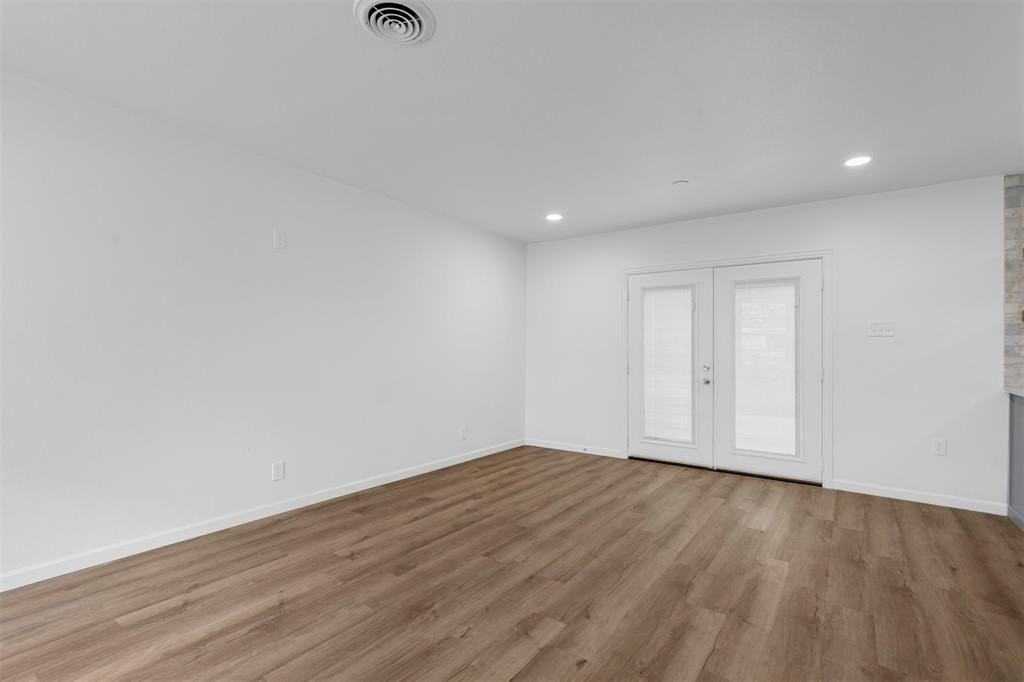 5832 Tracyne Dr - Photo 4 of 37