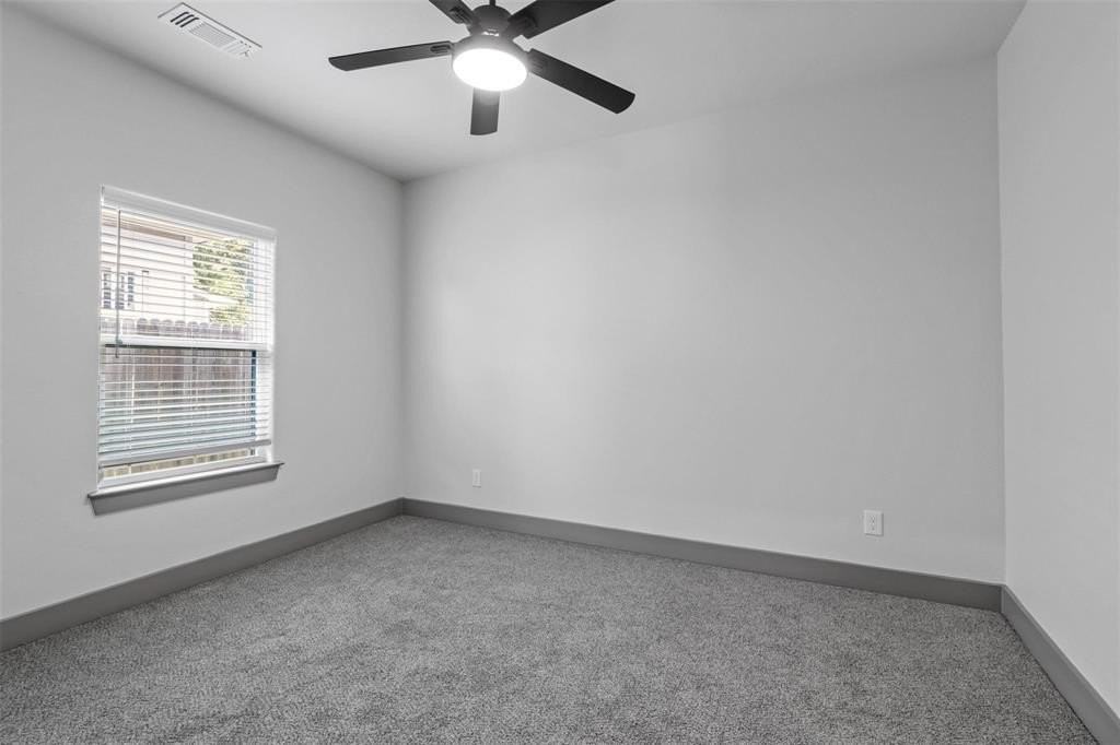 405 W Hull St - Photo 7 of 17