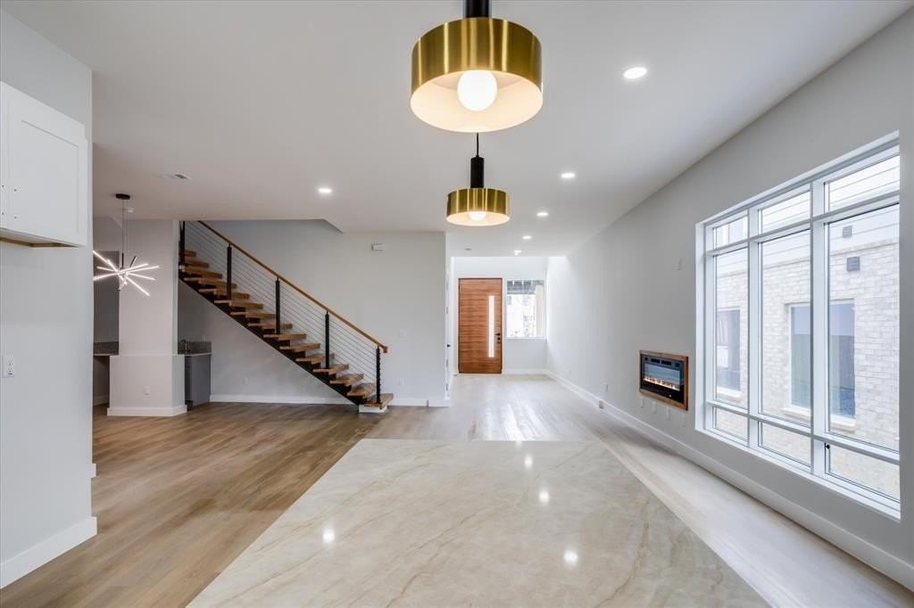 816 Premier Pkwy - Photo 2 of 3