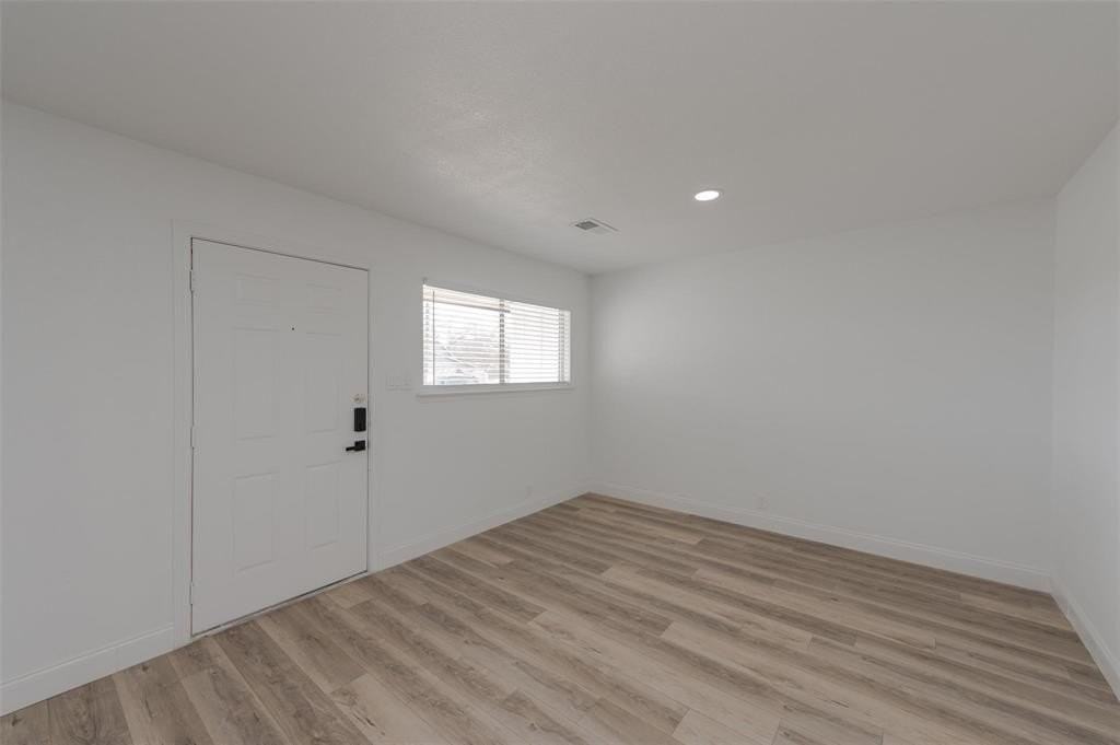 713 Sun Valley Dr - Photo 3 of 19