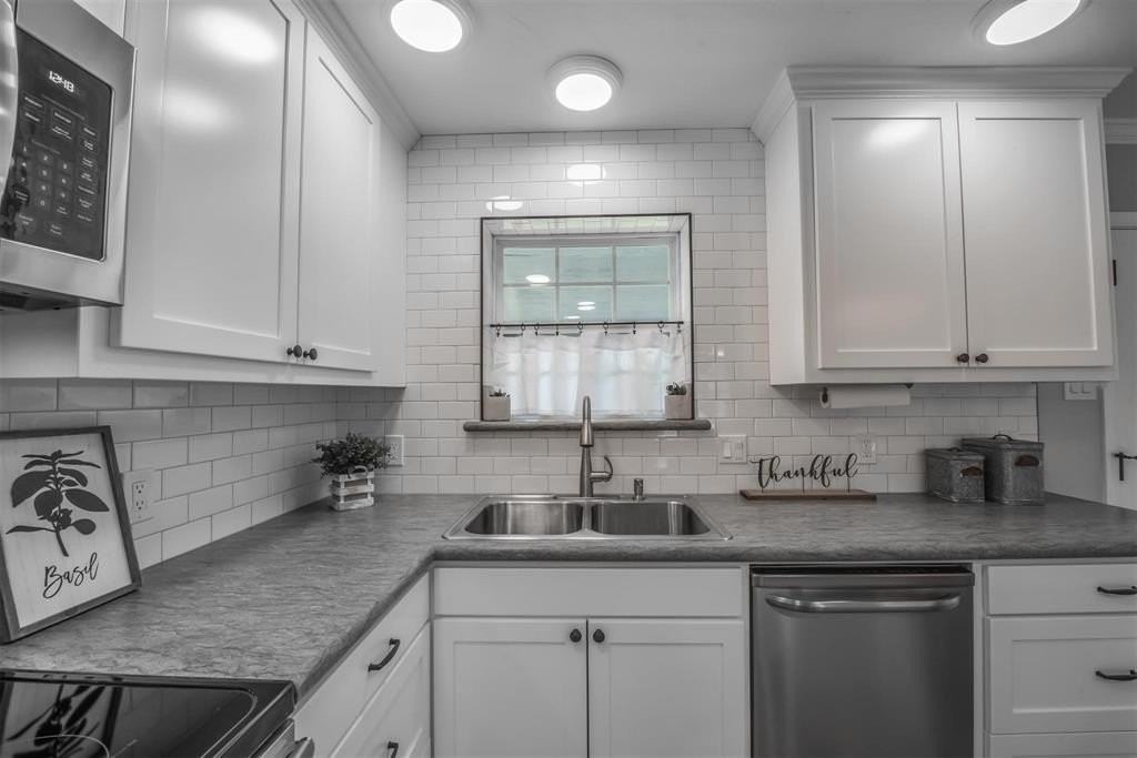 301 Cherry St - Photo 4 of 7