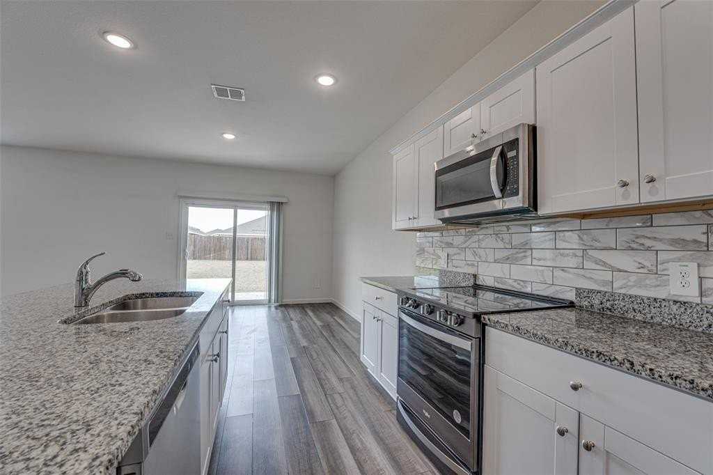 767 Camden Dr - Photo 6 of 37
