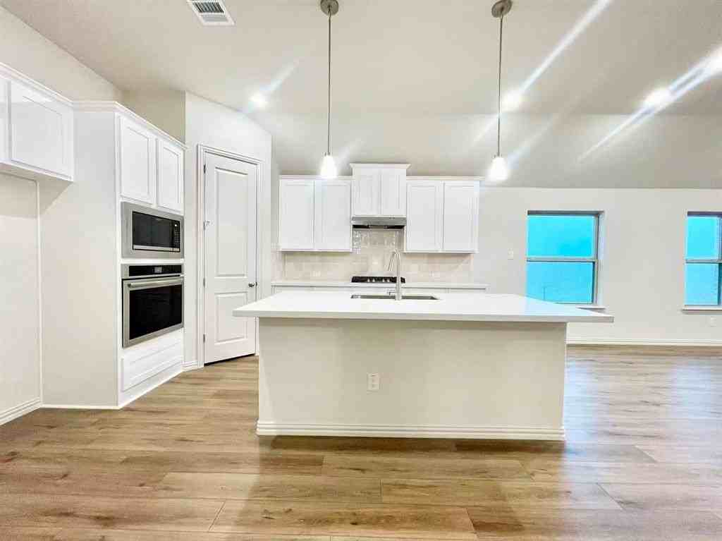 16629 Freshwater Dr - Photo 6 of 33