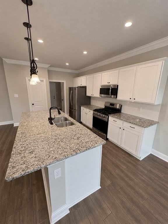 606 Acacia Dr - Photo 3 of 9
