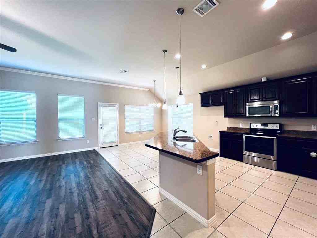 217 Creekwood Dr - Photo 3 of 26