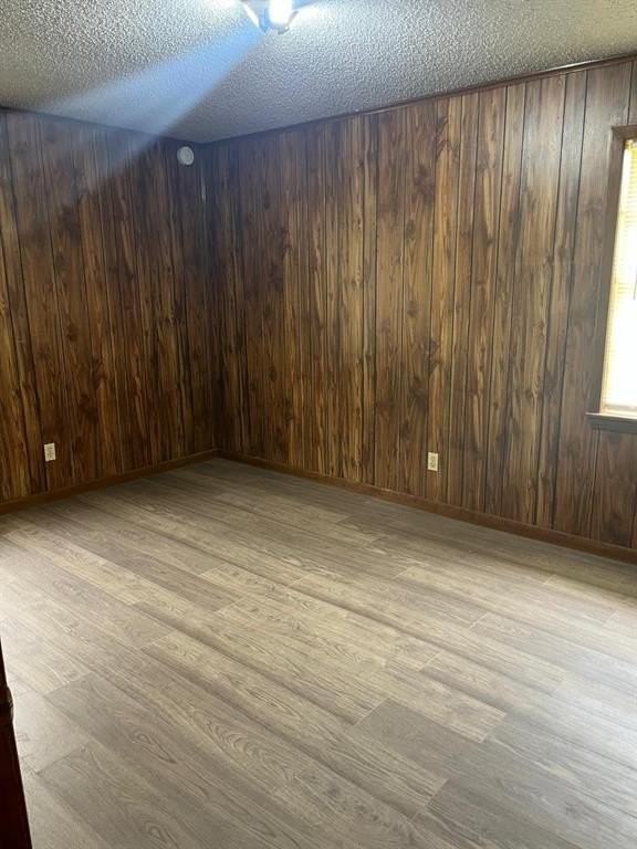 2125 Dewey St - Photo 5 of 12