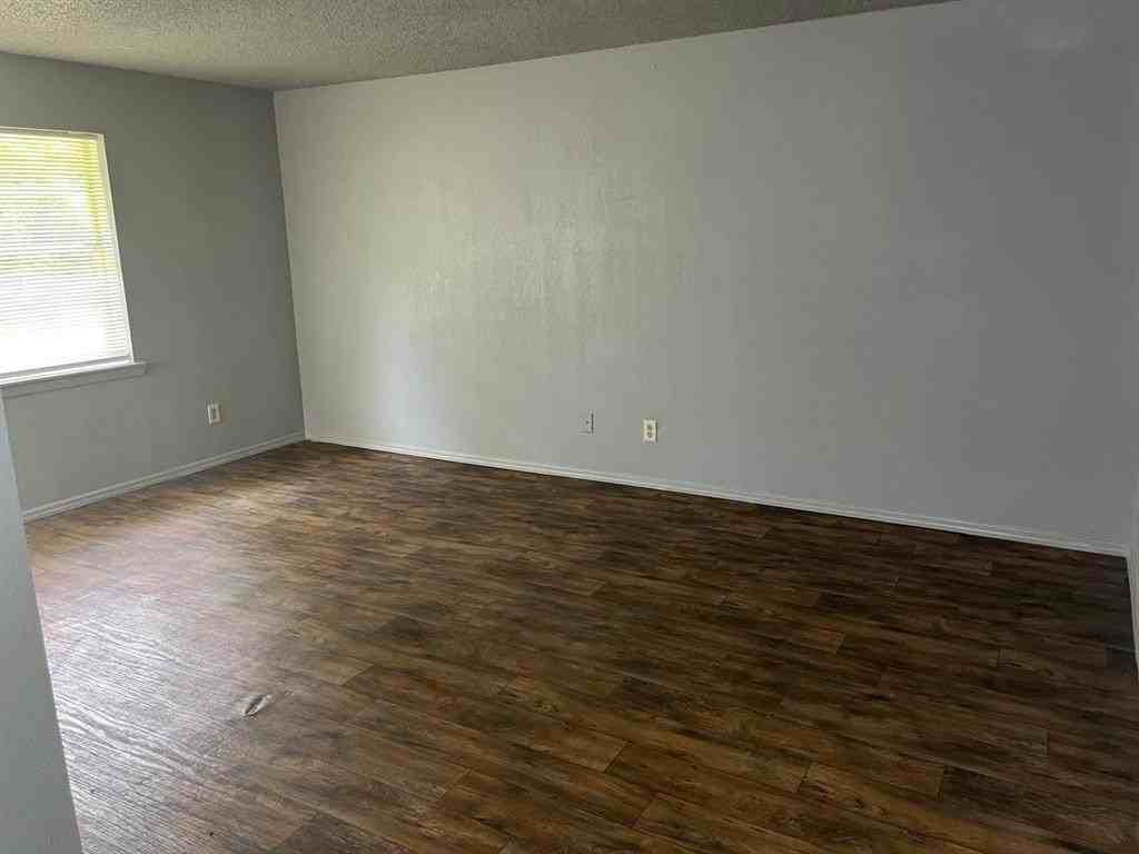 2125 Dewey St - Photo 6 of 12