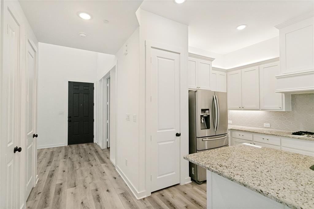 1050 Marian Dr - Photo 3 of 25
