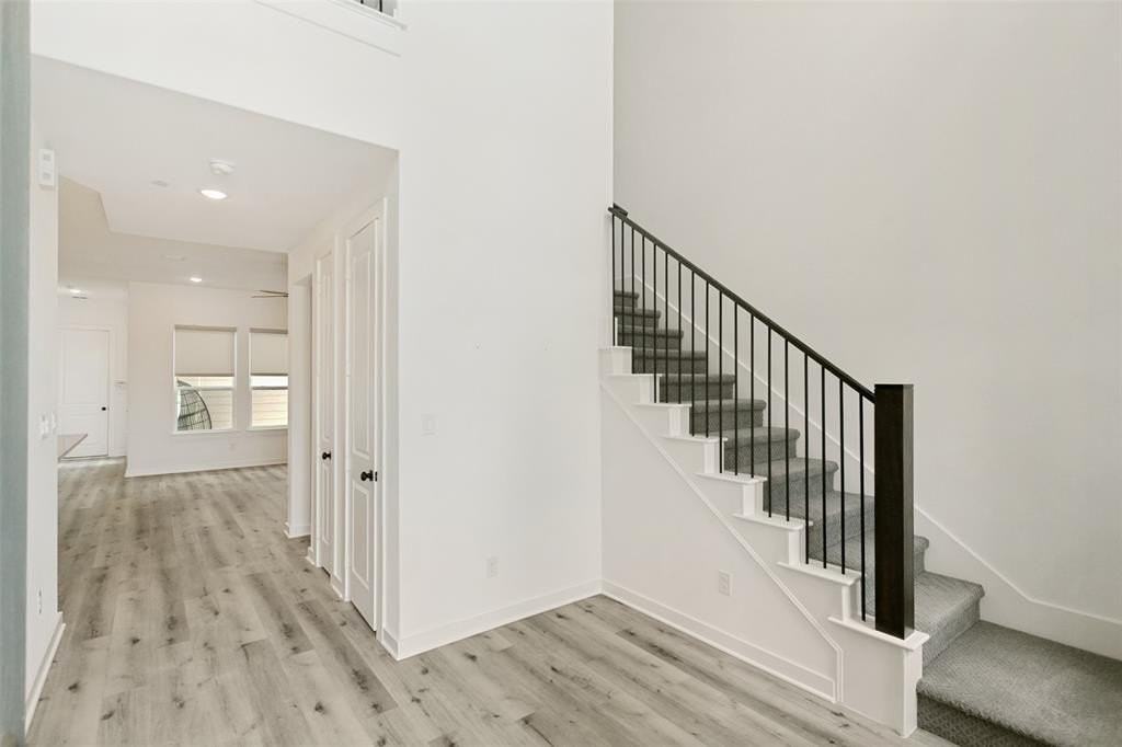 1050 Marian Dr - Photo 4 of 25