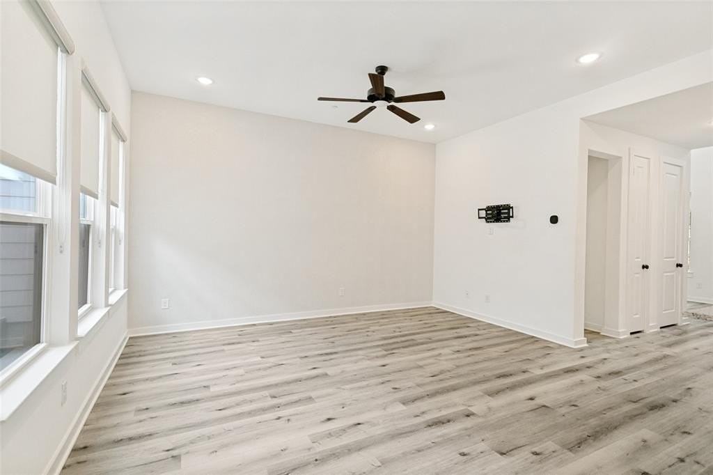 1050 Marian Dr - Photo 5 of 25