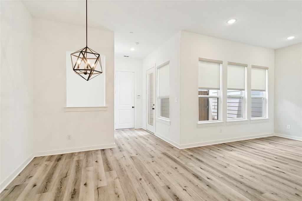 1050 Marian Dr - Photo 6 of 25
