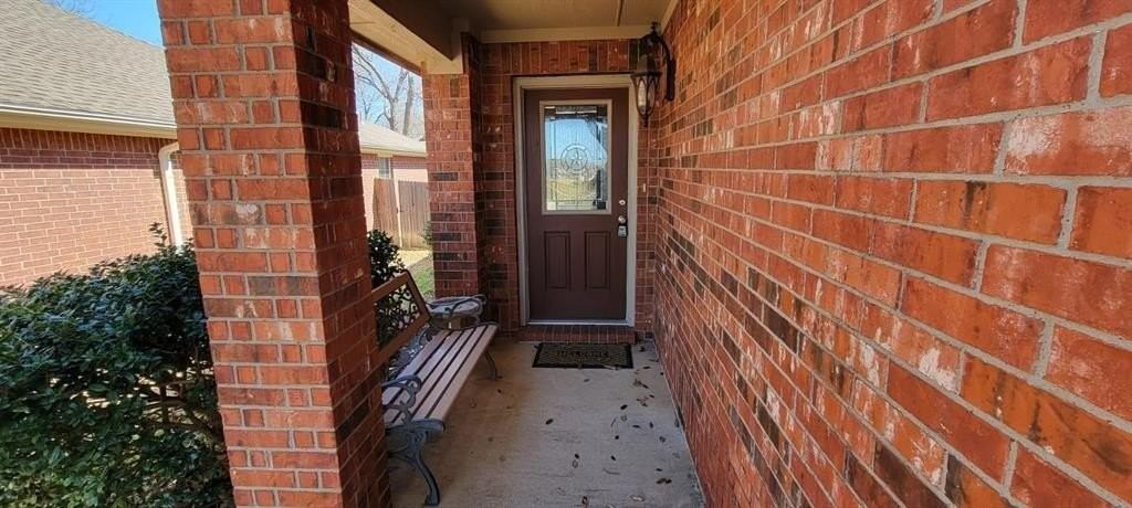 704 International Dr - Photo 3 of 12