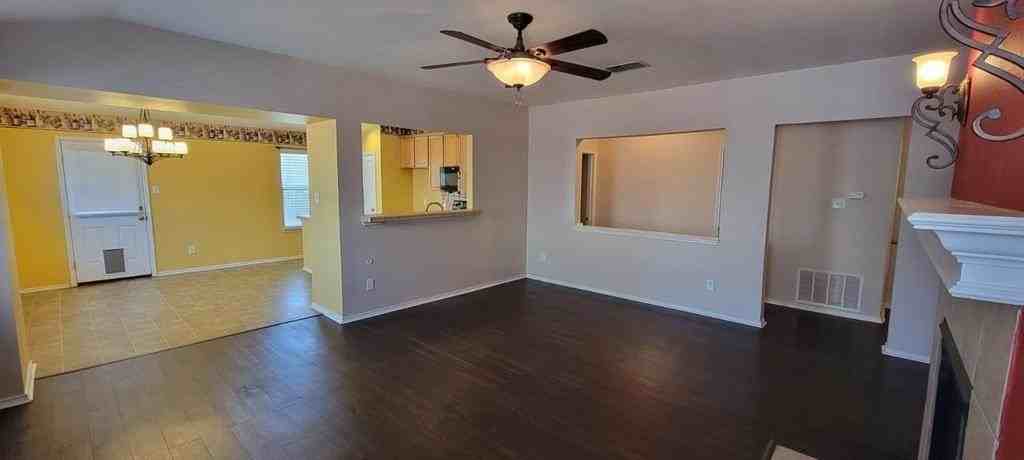 704 International Dr - Photo 6 of 12