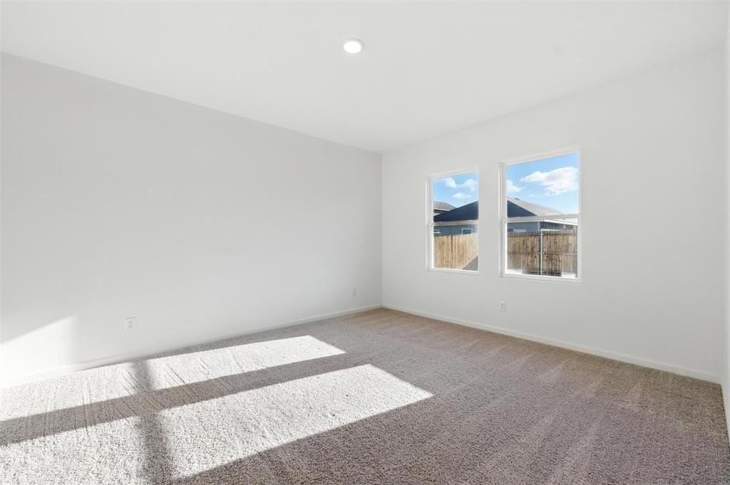 10353 Burnfoot Ln - Photo 4 of 15