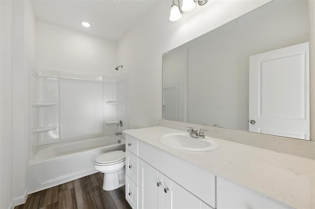10353 Burnfoot Ln - Photo 5 of 15