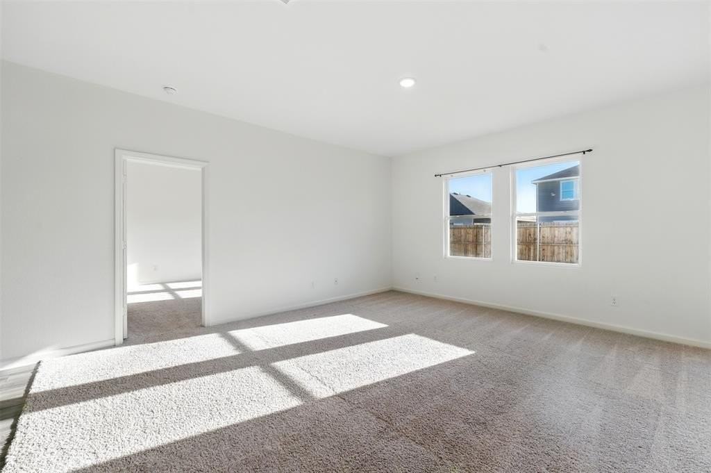 10353 Burnfoot Ln - Photo 6 of 15